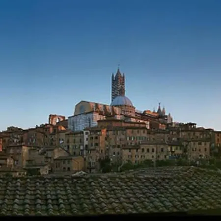 Tower Caratteristico In Pietra *