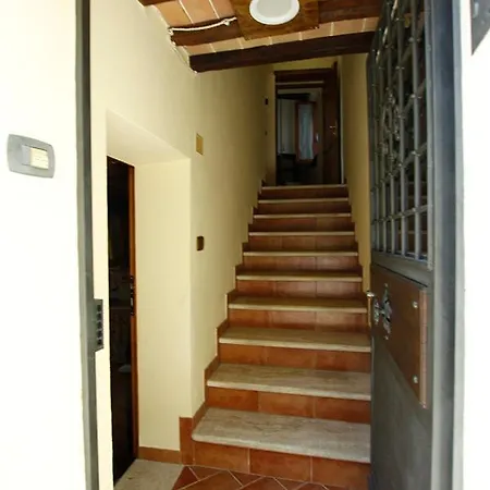 Tower Caratteristico In Pietra Holiday home *