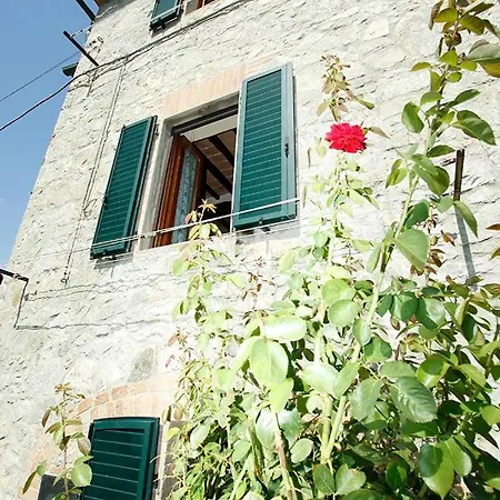 Tower Caratteristico In Pietra *